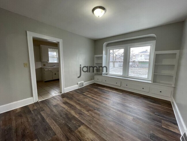 Building Photo - 5233 Anthony St