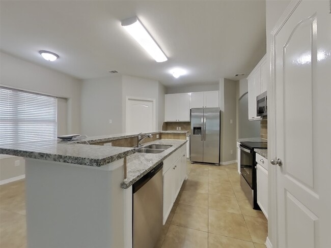 Building Photo - 8026 N Tarrytown Crossing Dr