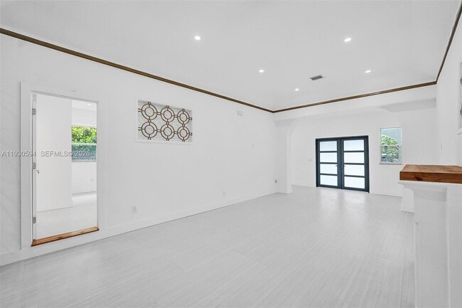 Building Photo - 1430 Michigan Ave