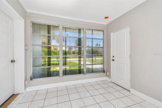 Building Photo - 951 Lantana Ave