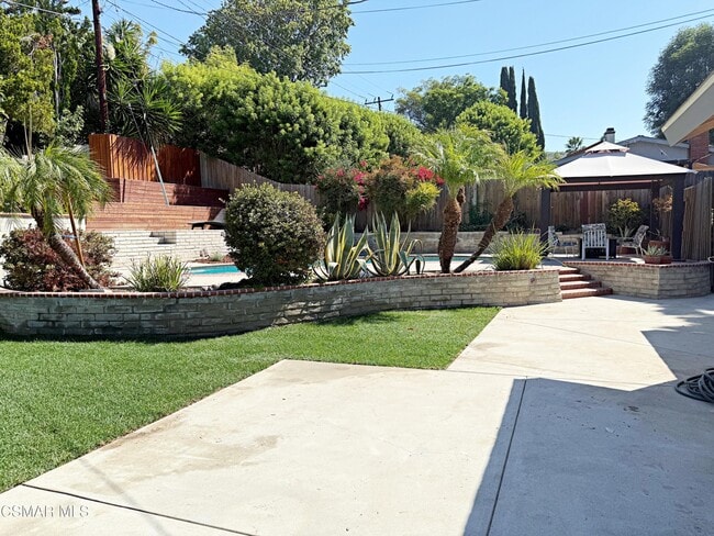 Building Photo - 2257 Hood Dr