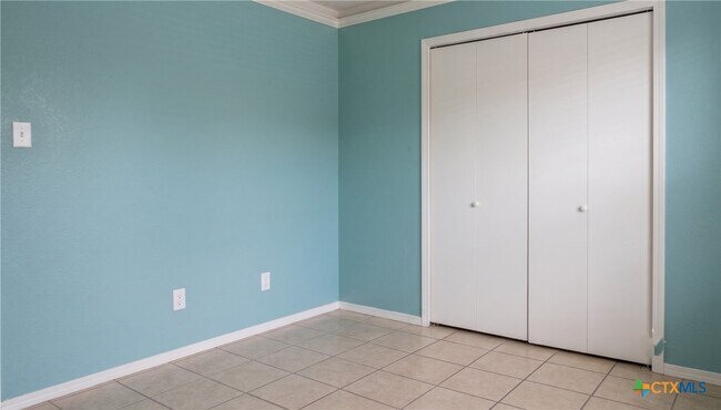 Building Photo - 2404 Fieldstone Dr