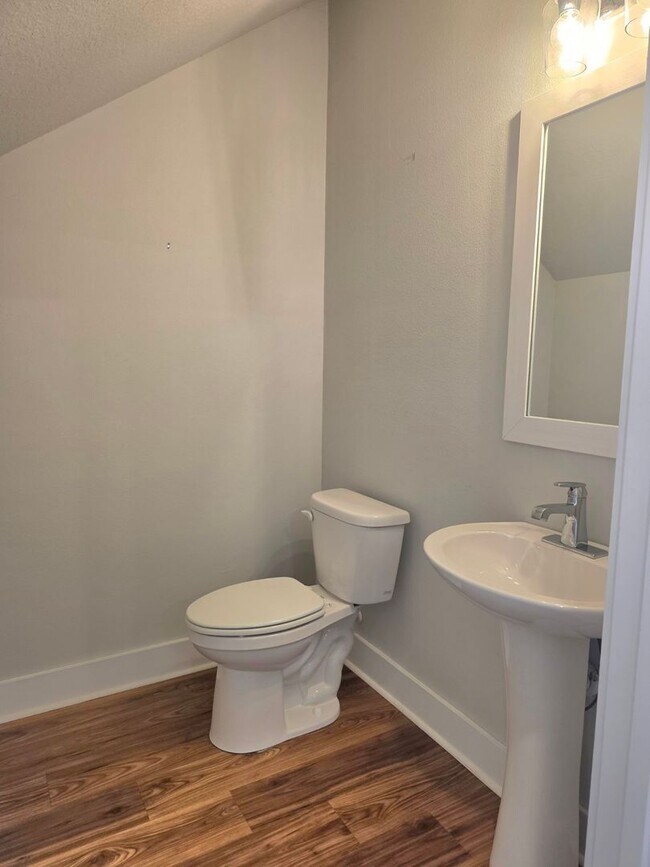 Building Photo - Beautiful Townhome in the Heart of Downtown Pensacola