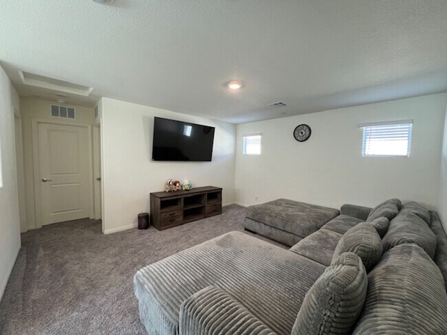 Building Photo - FULLY FURNISHED!!! beautiful 3 bedroom 2 and half bath home is located in the Symmetry Bay Cadenc...