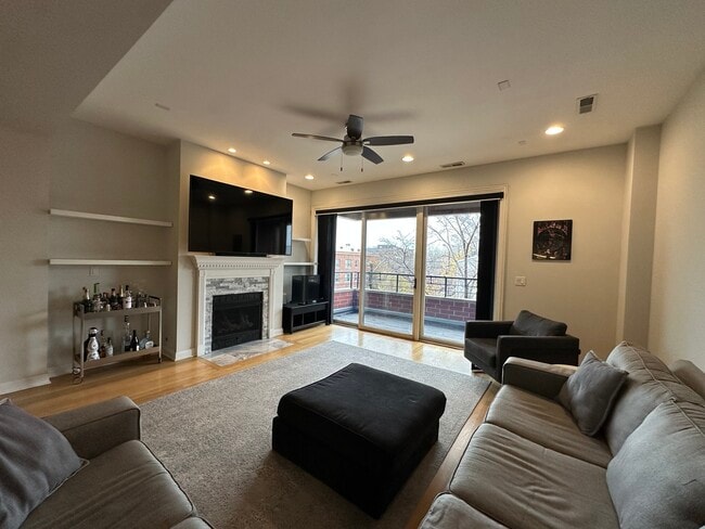 Building Photo - 2402 W McLean Ave