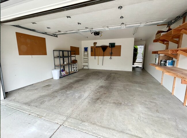 Building Photo - Madison Park Townhome