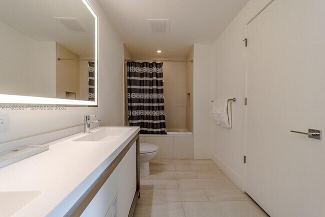 Building Photo - 2000 Metropica Wy