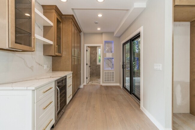 Building Photo - 66 E Gramercy Pl
