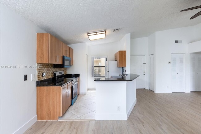 Building Photo - 9999 Summerbreeze Dr