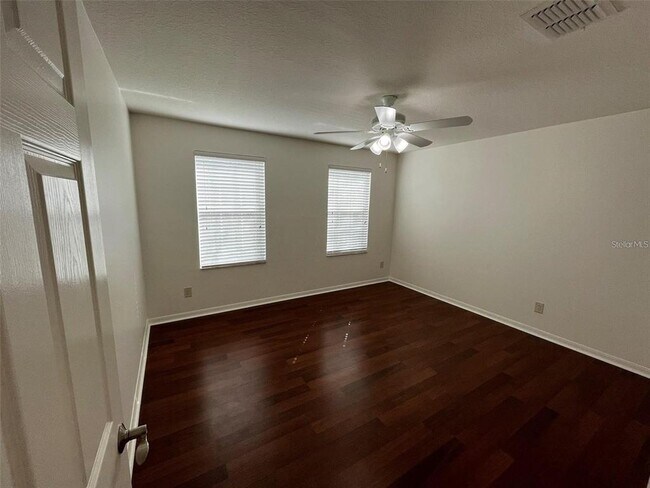 Building Photo - 10757 Pictorial Park Dr