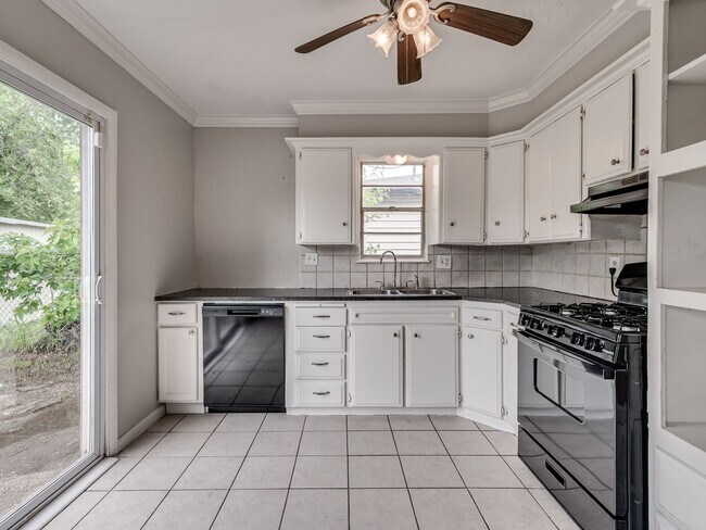 Building Photo - Charming Home in OKC + 4 bedrooms