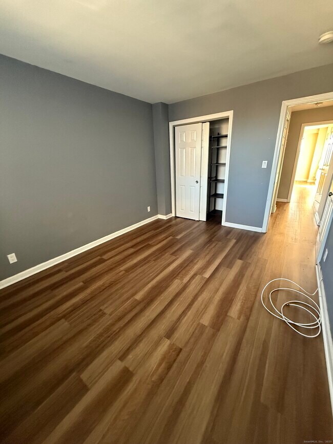 Building Photo - 71 Strawberry Hill Ave