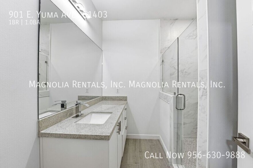 Building Photo - 901 E Yuma Ave