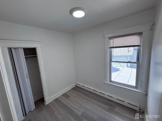 Building Photo - 164 Lynd St
