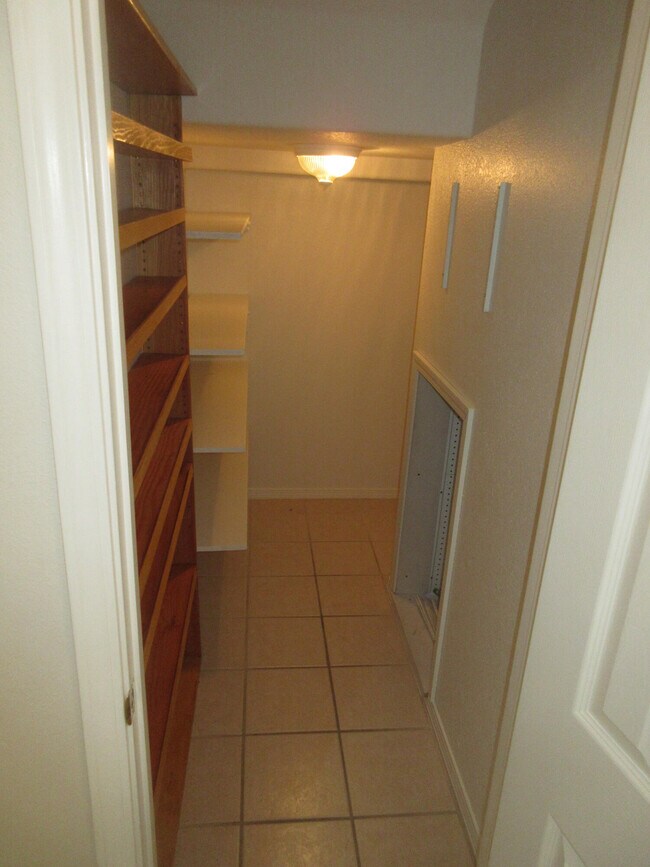 Building Photo - 4608 Holiday Breeze Pl NE