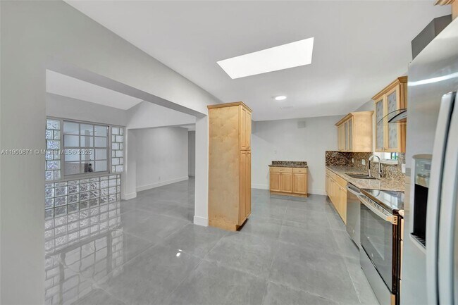 Building Photo - 840 NE 182nd St
