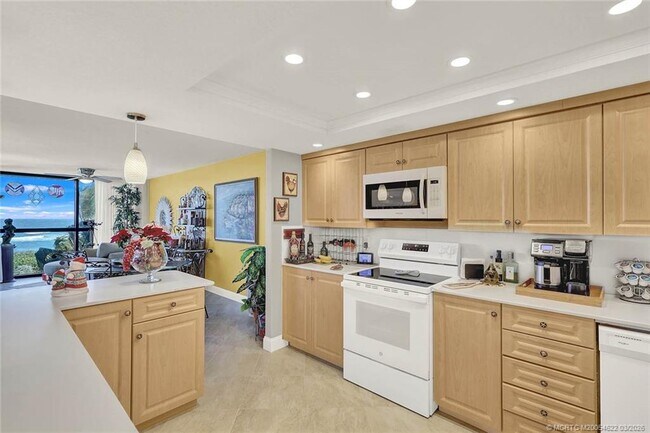 Building Photo - 10410 S Ocean Dr