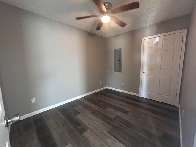 Building Photo - 108 Scott Dr