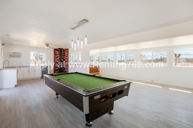 Building Photo - Modern Comfort in Scenic Landers