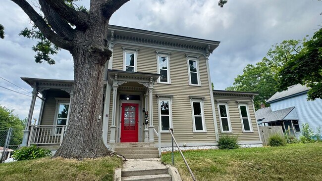 Primary Photo - 51 Caledonia St NE