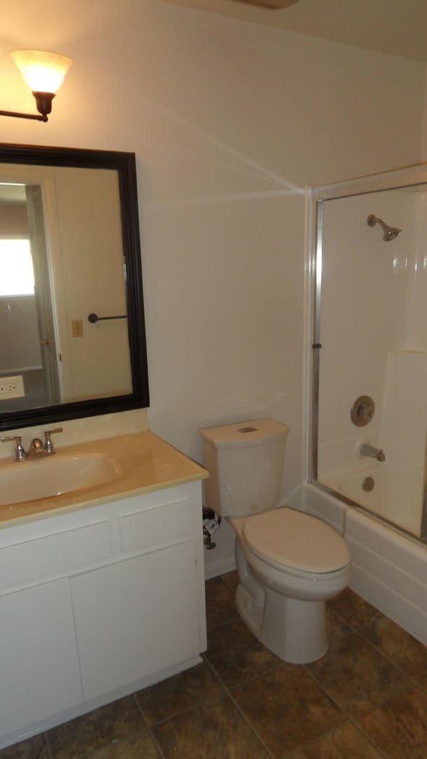 Building Photo - Clark 157-161