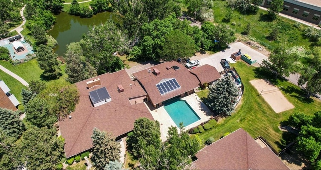 Building Photo - 501 Golden Cir