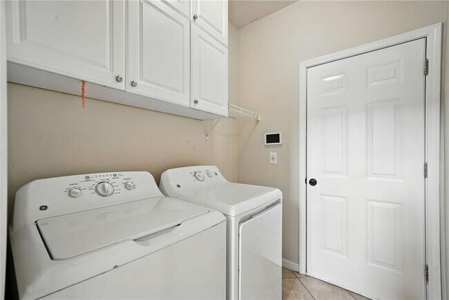 Building Photo - 3966 Kendall Cove