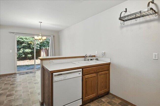 Building Photo - 3bd/2.5ba Everett Duplex