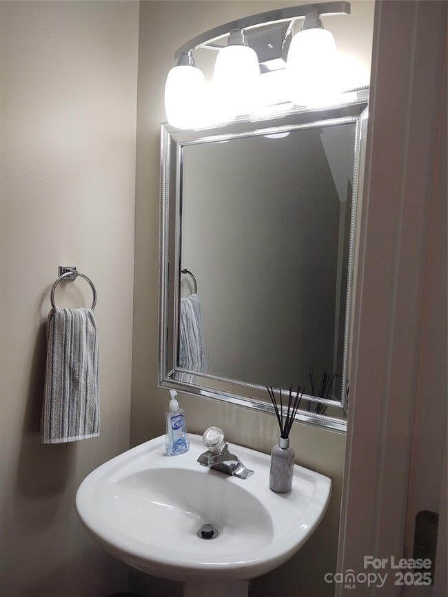 Building Photo - 3043 Uxbridge Woods Ct
