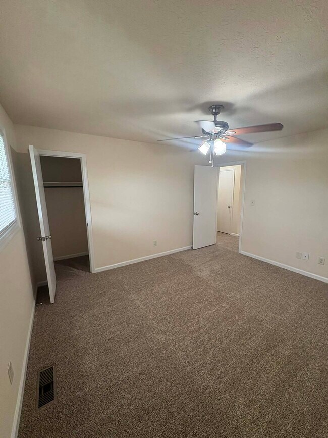 Building Photo - 1708 Highland Way