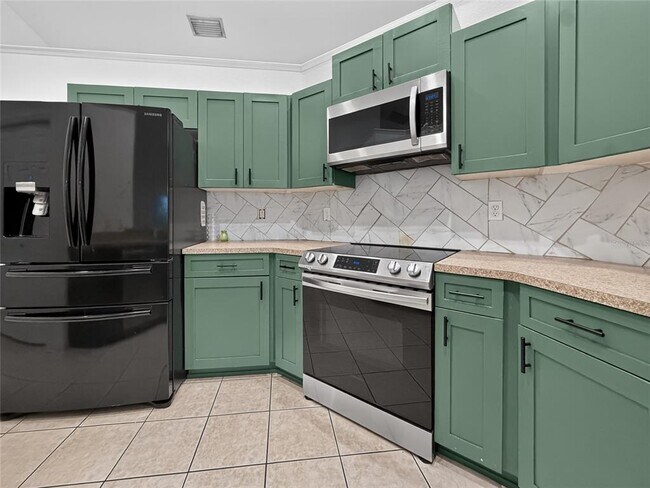 Building Photo - 13405 SW 86th Ave