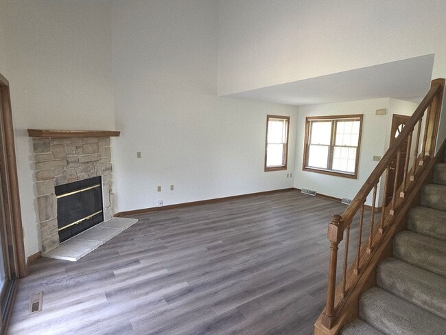 Building Photo - 3 bedroom New Berlin townhome