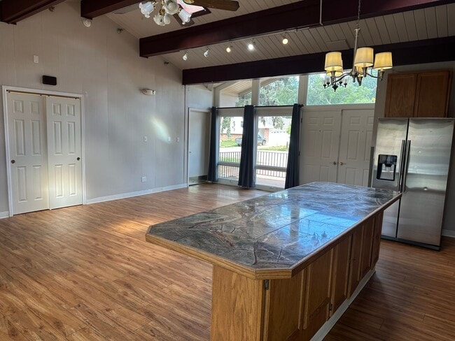 Building Photo - 5 bedroom Ranch home in North Colorado Spr...