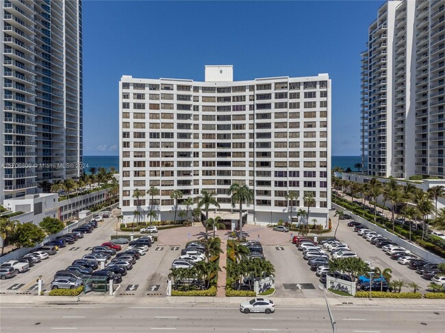 Building Photo - 3505 S Ocean Dr