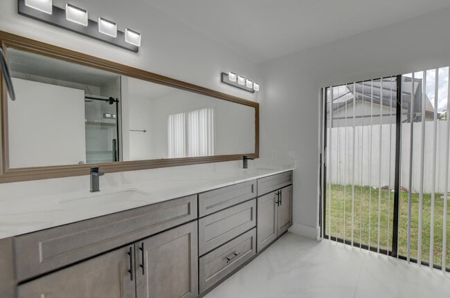 Building Photo - 20995 Country Creek Dr