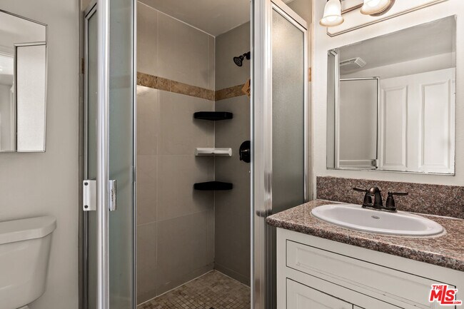 Building Photo - 2667 Menlo Ave