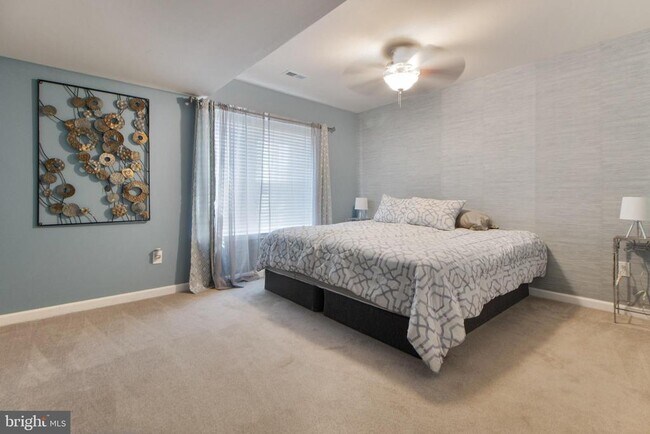 Building Photo - 7420 Mayflower Ct