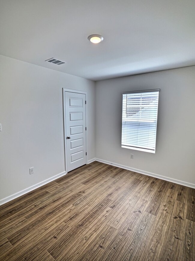 Building Photo - 123 Everly Cir