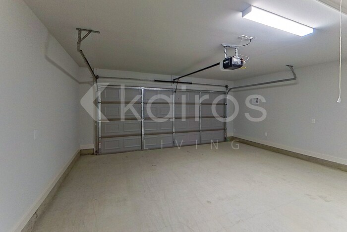 Building Photo - 8041 Hendrick Dr