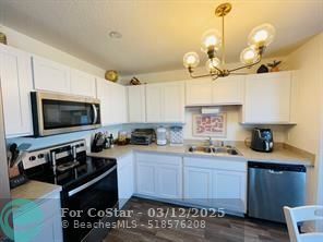 Building Photo - 787 SE 25th Dr