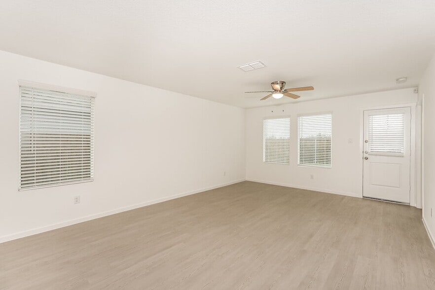 Building Photo - 201 Sycamore Pl