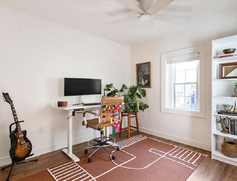 Bedroom 3/Office w/ Bathroom 2 - 3538 London St