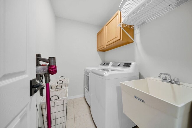 Building Photo - Fully Furnished 3 beds 3 bath Annual Rental with Private Heated Pool in Ventura Pelican Marsh