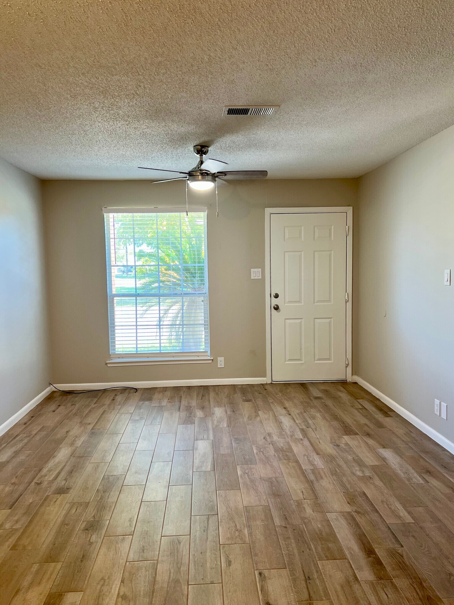 Building Photo - 504 S 28th St