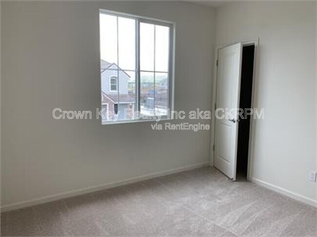 Building Photo - 473 Albertina Ave