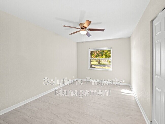 Building Photo - 7740 Pine Lake Dr