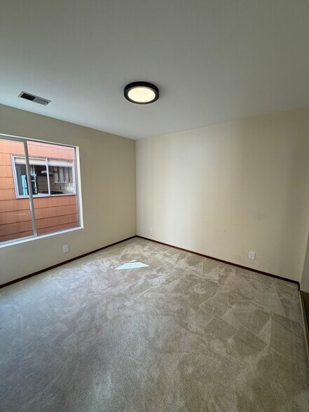 Building Photo - 362 26th Ave