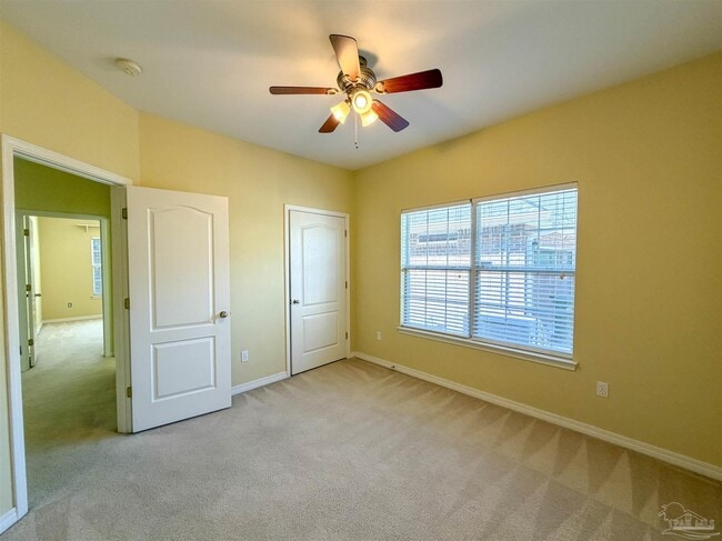 Building Photo - 4913 Vizcaya Dr