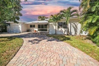 Building Photo - 2031 NE 14th Ct