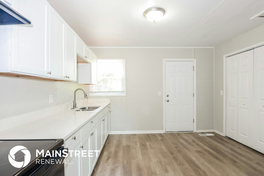 Building Photo - 4030 Kalmar Dr